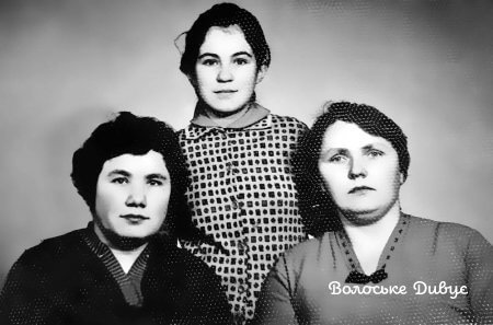 Валентина Горобец (слева), Татьяна Ивановна Попова (по центру - мама Людмилы Болваненко), Галина Рудая