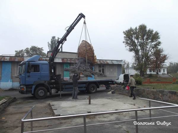 Встановлення пам,ятника волоському горіху, 2017 рік